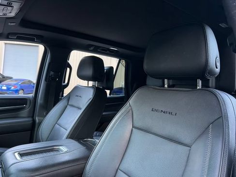Used 2021 GMC Yukon Denali w/ Denali Premium Package AWD/4WD image 15