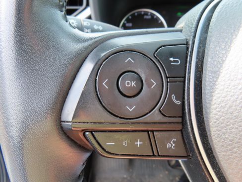 Used 2022 Toyota RAV4 SE w/ Convenience Package image 17