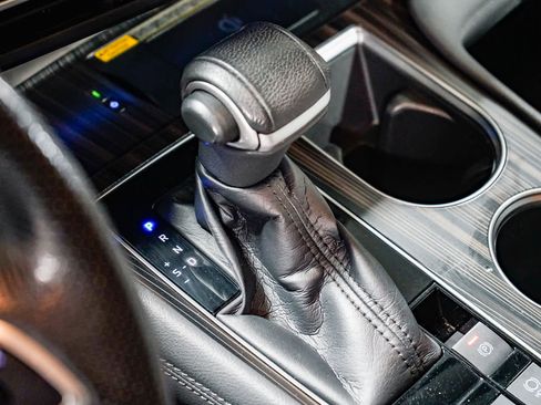 Used 2021 Toyota Sienna Limited image 25