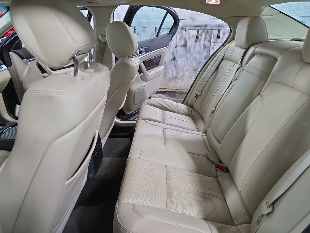 Used 2015 Lincoln MKS AWD w/ Equipment Group 101A image 13