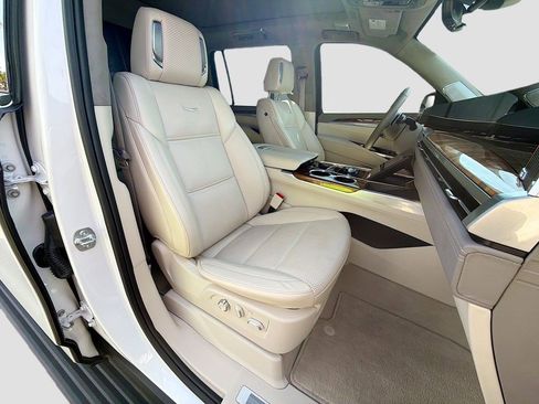 Certified 2025 Cadillac Escalade ESV Sport Platinum AWD/4WD image 16