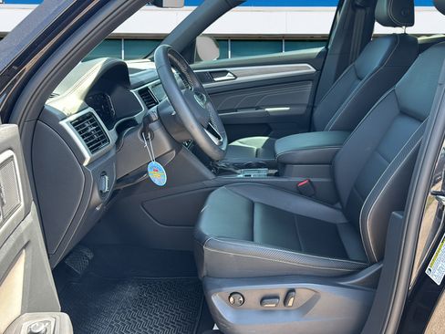 Used 2023 Volkswagen Atlas Cross Sport SE w/ Panoramic Sunroof Package FWD image 19
