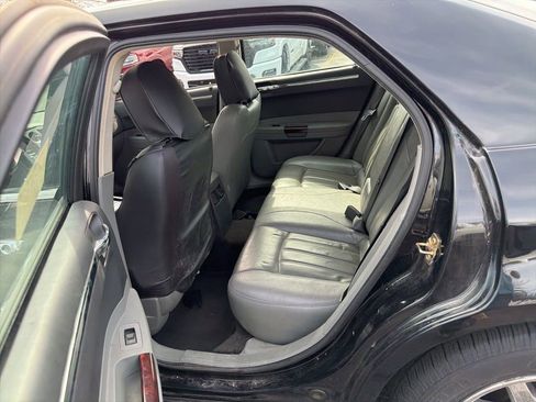 Used 2005 Chrysler 300 C w/ Sound Group II RWD image 8
