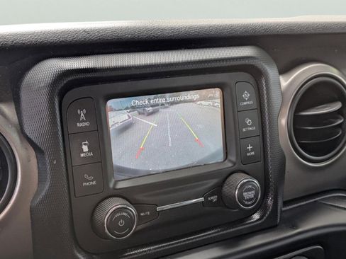 Used 2019 Jeep Wrangler Unlimited Sport image 17