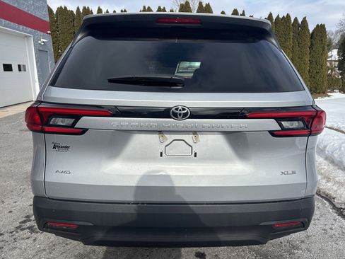 Used 2025 Toyota Grand Highlander XLE image 4