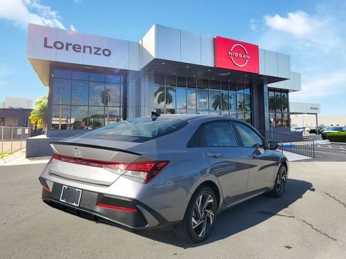 Used 2025 Hyundai Elantra Sport image 5