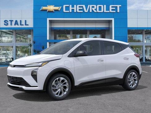 Used 2027 Chevrolet Bolt LT w/ Comfort Package FWD image 2