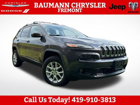 Used 2016 Jeep Cherokee Latitude w/ Safety/Convenience Group AWD/4WD image 1