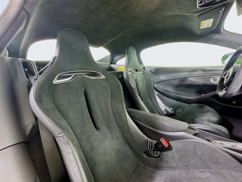 Used 2025 McLaren Artura Performance image 20