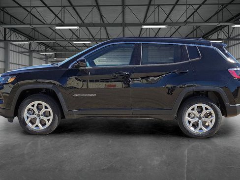 New 2025 Jeep Compass Latitude image 2