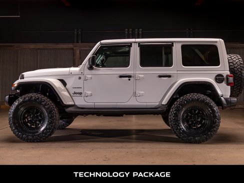 Used 2024 Jeep Wrangler Unlimited Sahara w/ Technology Group AWD/4WD image 6