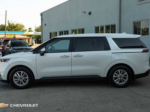 Used 2024 Kia Carnival LX image 10