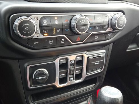 Used 2018 Jeep Wrangler Unlimited Sahara w/ Cold Weather Group image 29