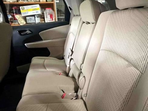 Used 2018 Dodge Journey SE w/ Safe & Sound Group FWD image 5