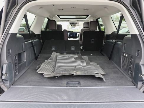 Certified 2025 Ford Expedition Max Platinum w/ Platinum Ultimate Package AWD/4WD image 16
