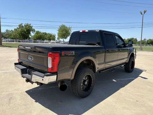 Used 2017 Ford F250 Lariat w/ Lariat Value Package AWD/4WD image 4