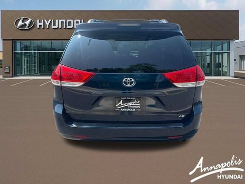 Used 2011 Toyota Sienna LE w/ Towing Pkg FWD image 4