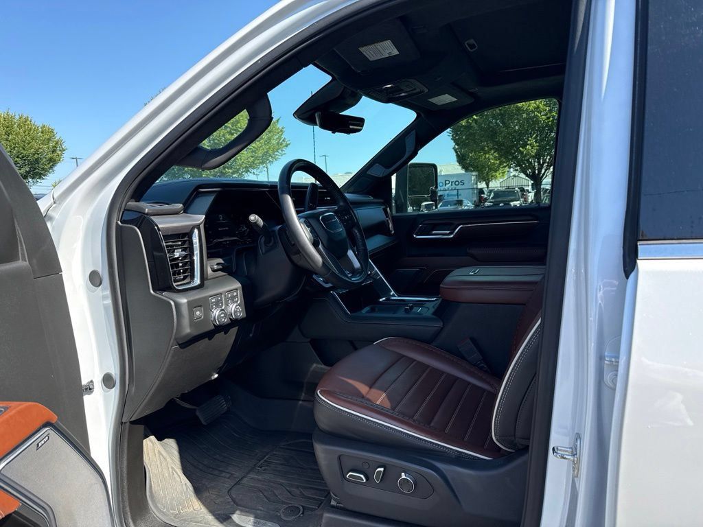 Used 2024 GMC Sierra 2500 Denali Ultimate AWD/4WD image 9