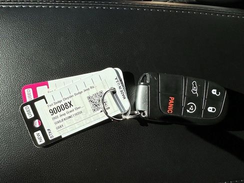 Used 2022 Jeep Grand Cherokee Laredo X image 36