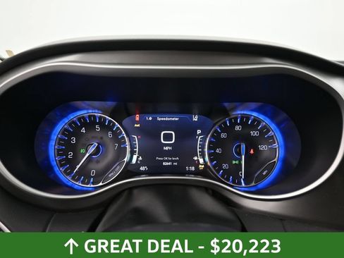 Used 2023 Chrysler Pacifica Touring-L FWD image 32