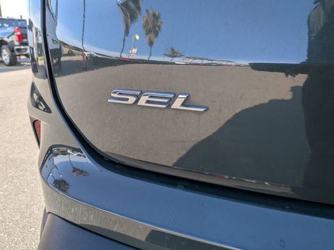 Used 2022 Ford Edge SEL AWD/4WD image 7