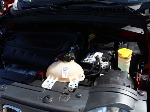 Used 2015 Jeep Renegade Latitude FWD image 58
