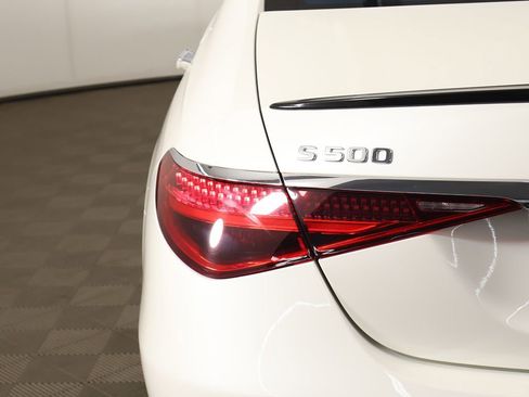 Used 2022 Mercedes-Benz S 500 4MATIC w/ AMG Line Package image 19