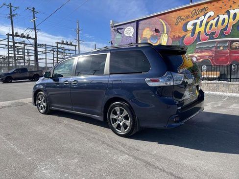 Certified 2020 Toyota Sienna SE w/ SE Preferred Package image 3