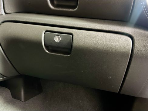 Used 2021 Chevrolet Silverado 1500 LT w/ Z71 Off-Road Package image 35