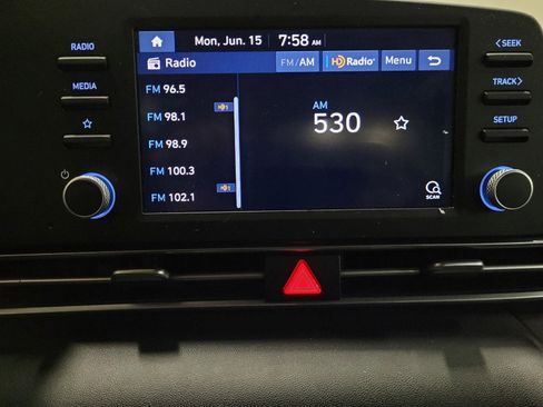 Used 2021 Hyundai Elantra SE FWD image 25