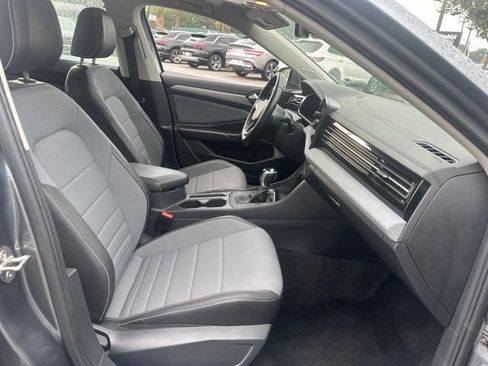 Used 2025 Volkswagen Jetta SE FWD image 7