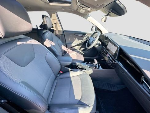 Used 2023 Kia Niro EX Touring image 32