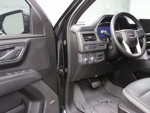 Used 2024 GMC Yukon XL SLT w/ SLT Luxury Package image 56