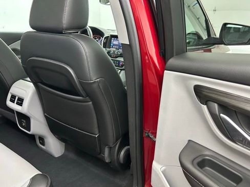 Used 2022 GMC Terrain SLT image 36