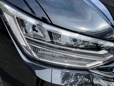 Certified 2022 Volkswagen Tiguan SE R-Line image 27