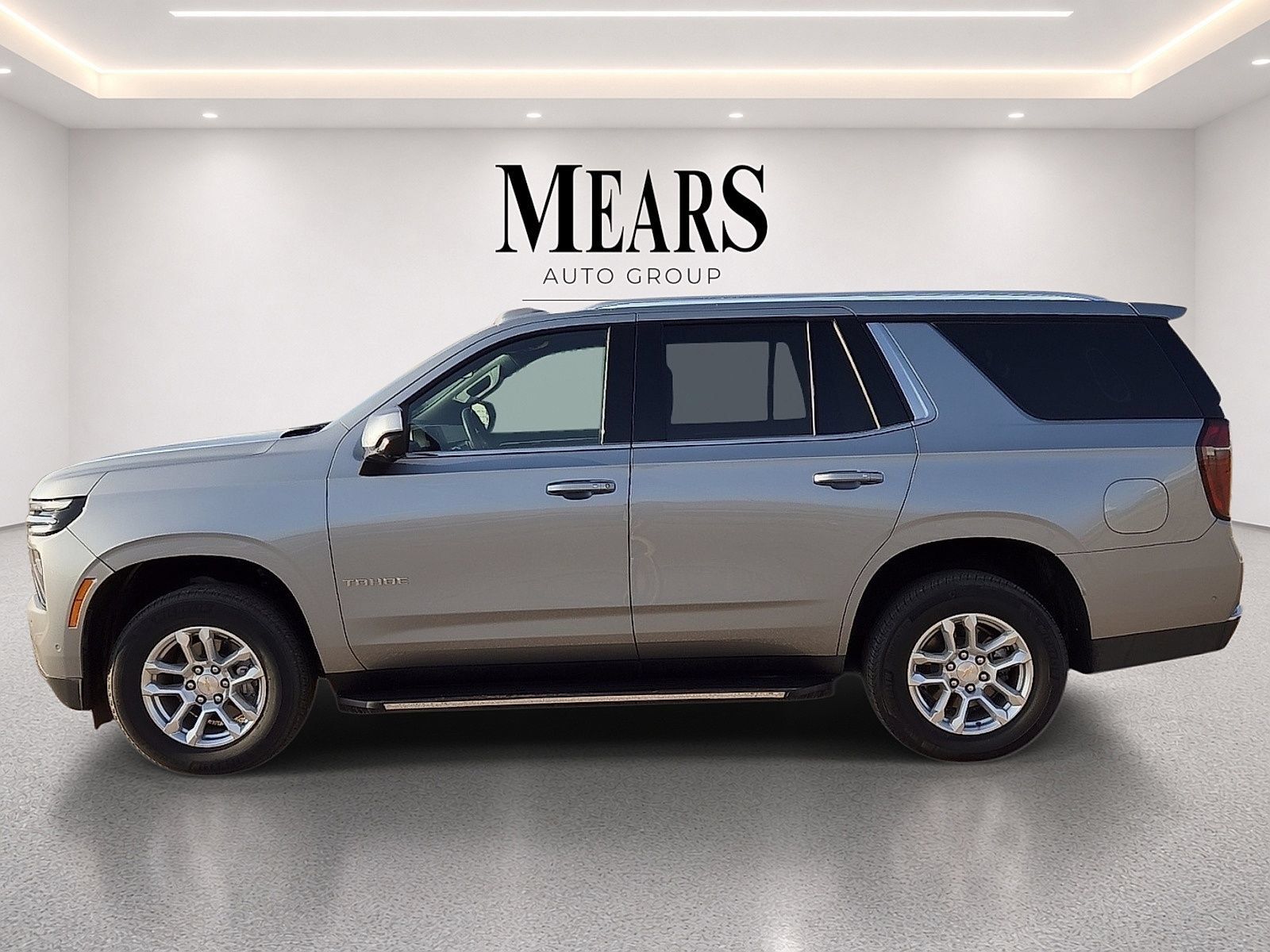 Used 2025 Chevrolet Tahoe LT AWD/4WD image 2