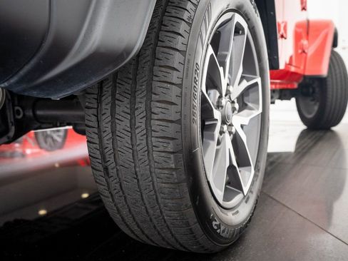 Used 2024 Jeep Wrangler Unlimited image 40