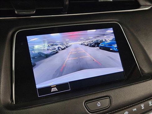 Used 2023 Cadillac XT4 Luxury w/ Cold Weather Package FWD image 13