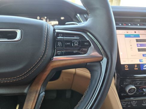 Used 2022 Jeep Grand Cherokee Summit AWD/4WD image 28