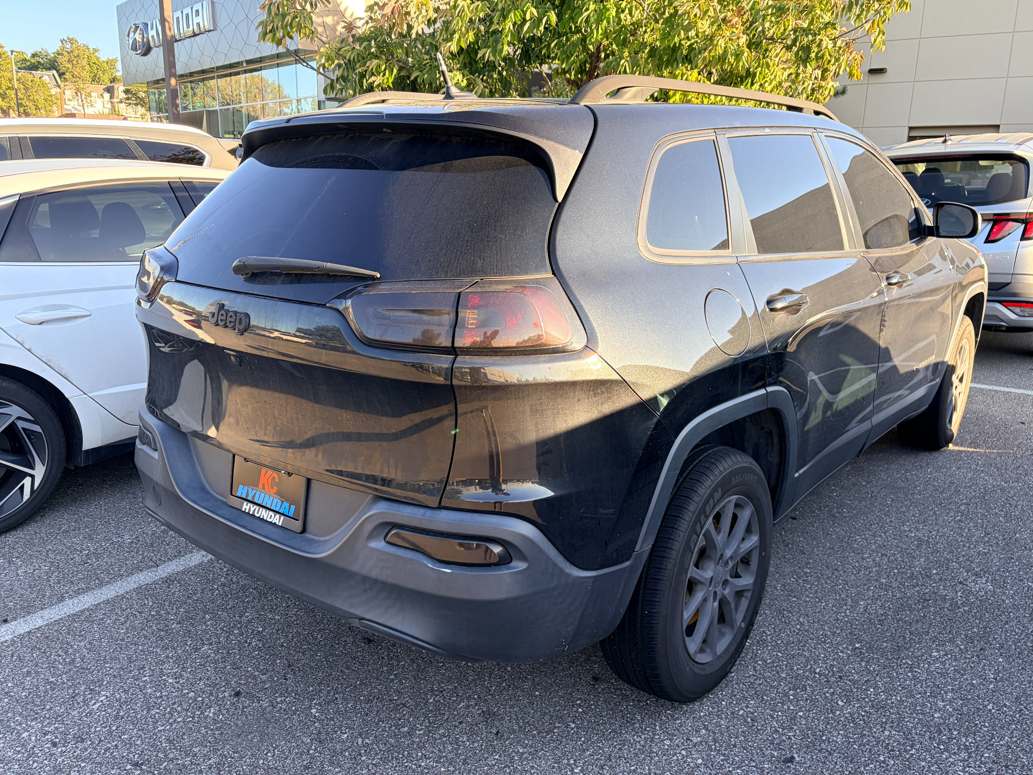 Used 2015 Jeep Cherokee Latitude w/ Cold Weather Group AWD/4WD image 4