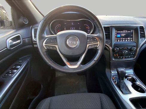 Used 2018 Jeep Grand Cherokee Laredo AWD/4WD image 6