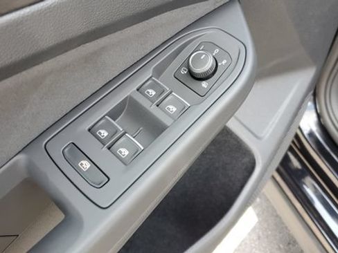 Used 2024 Volkswagen GTI SE FWD image 5