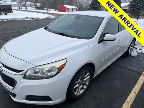Used 2015 Chevrolet Malibu LT w/ Power Convenience Package image 6