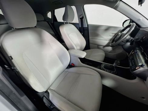 Used 2025 Hyundai Kona SEL FWD image 30