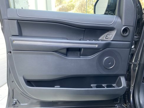 Used 2024 Ford Expedition Max XLT image 15