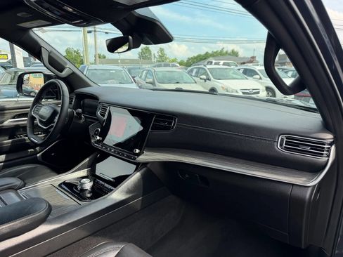 Used 2024 Jeep Wagoneer L Series II w/ Flexible Seating Group RWD image 21