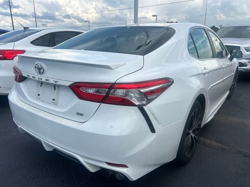 Used 2020 Toyota Camry SE w/ Convenience Package FWD image 9