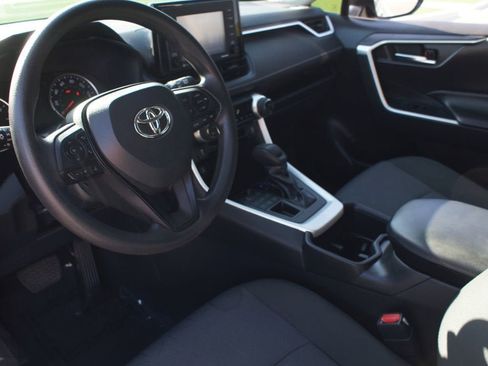 Used 2022 Toyota RAV4 XLE image 12