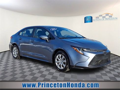 Used 2022 Toyota Corolla LE image 1