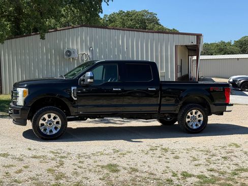 Used 2017 Ford F250 Lariat w/ Lariat Ultimate Package AWD/4WD image 7